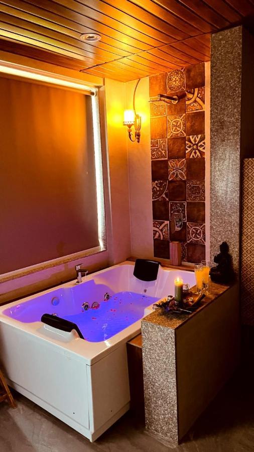 Lotus Lakeshore Homes Hotel *