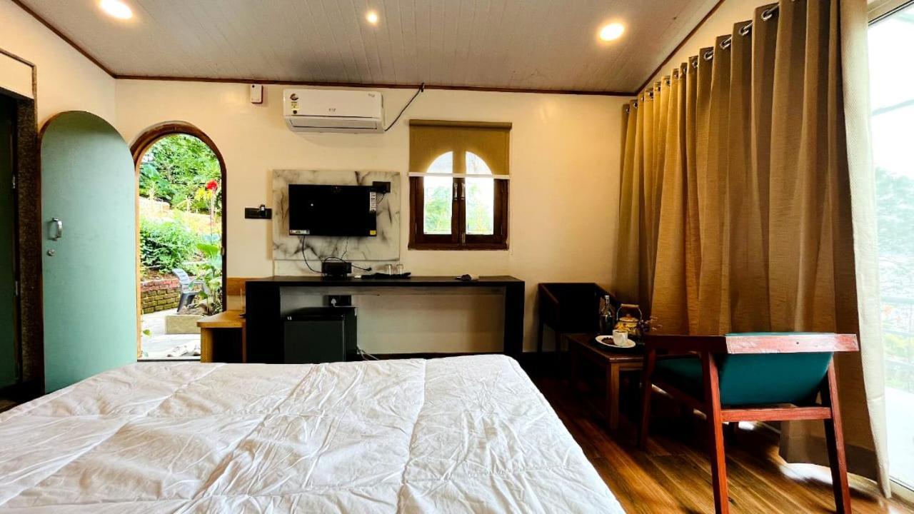 Hotel Lotus Lakeshore Homes